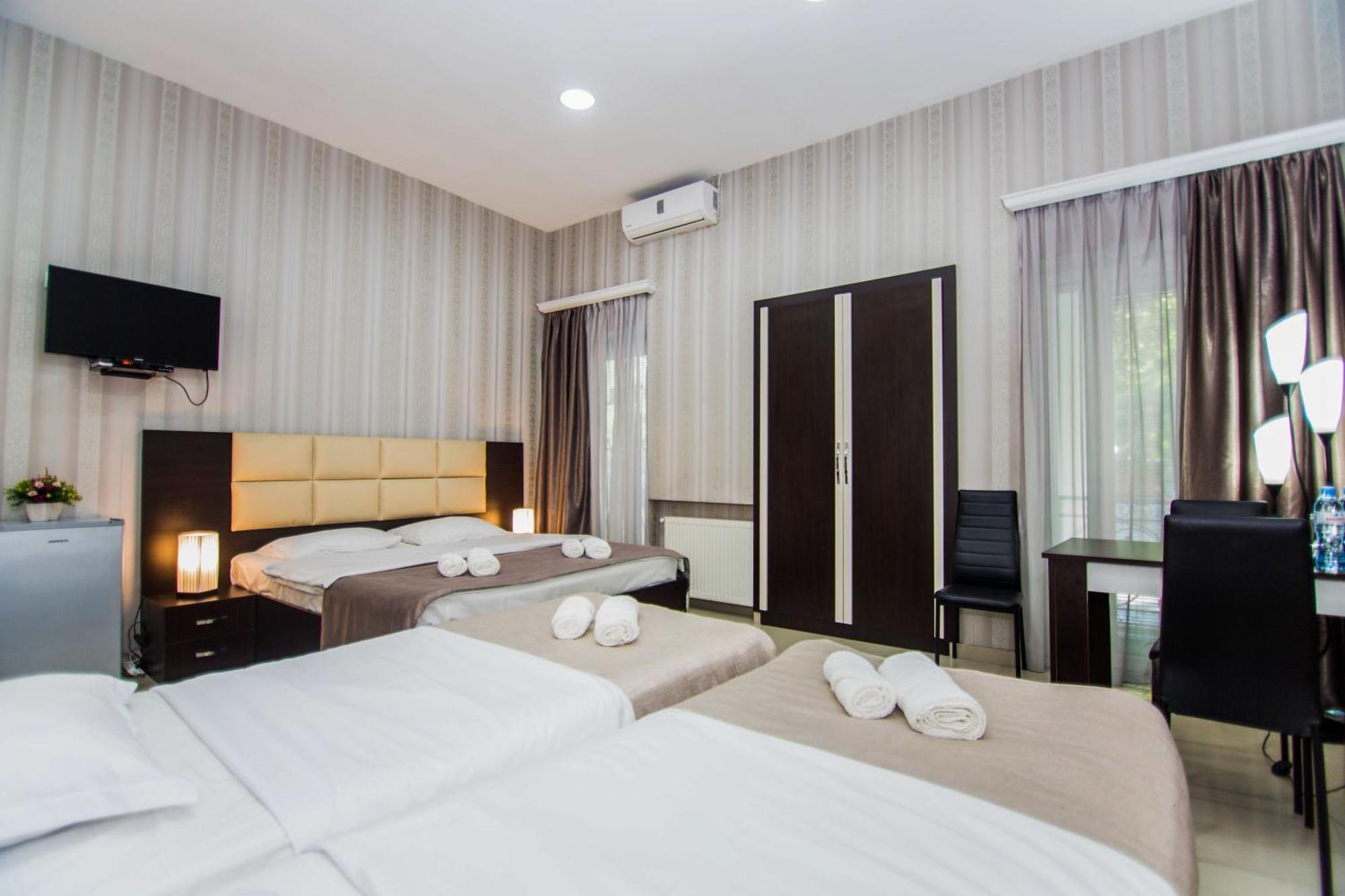Hotel Care Inn Tbilisi Esterno foto