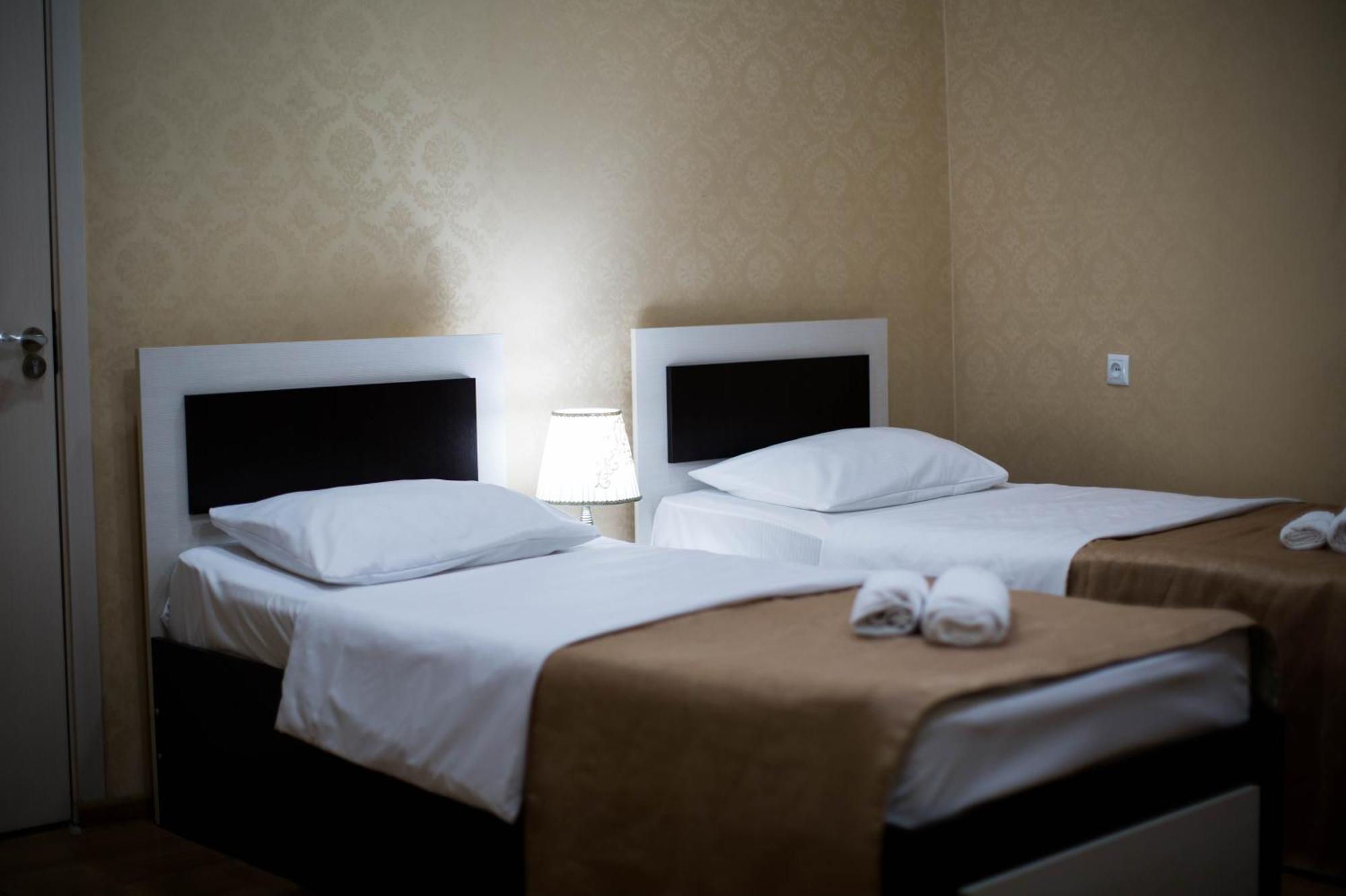 Hotel Care Inn Tbilisi Esterno foto