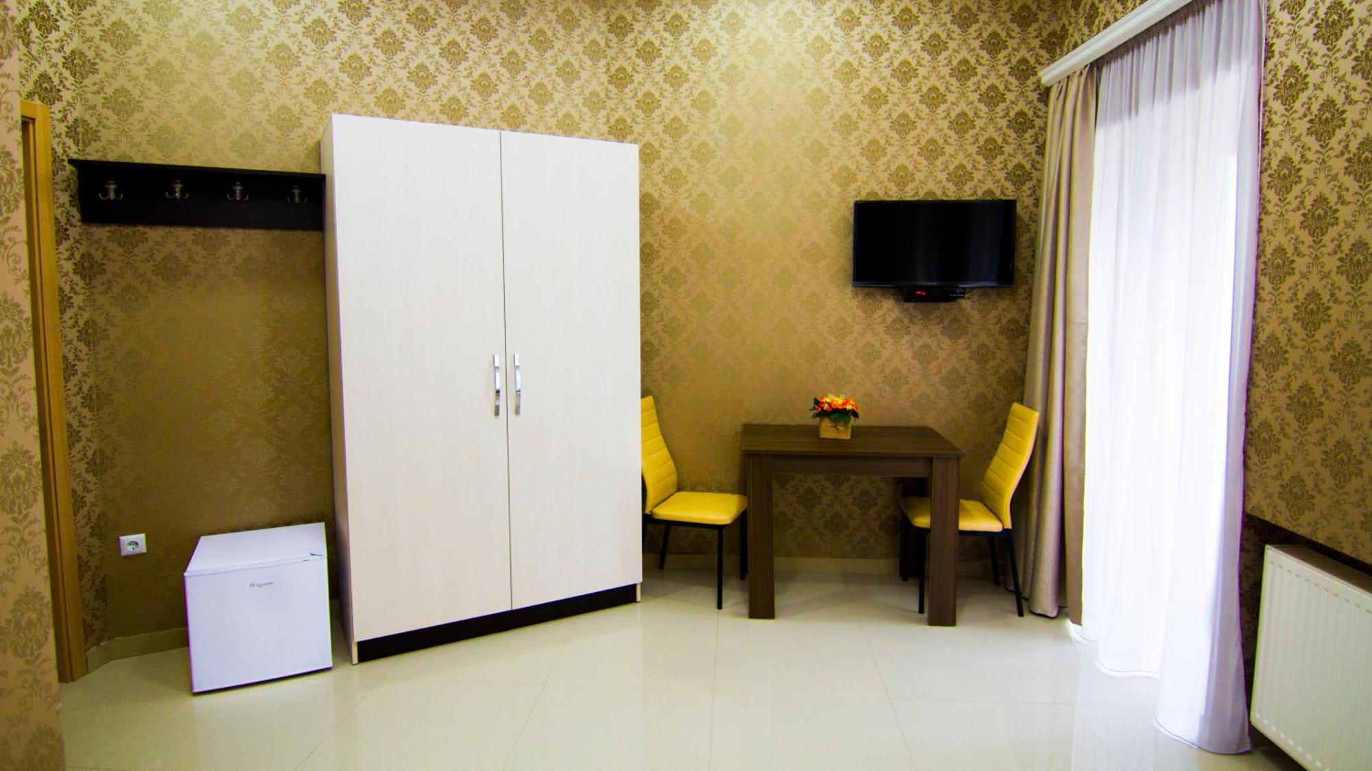 Hotel Care Inn Tbilisi Esterno foto