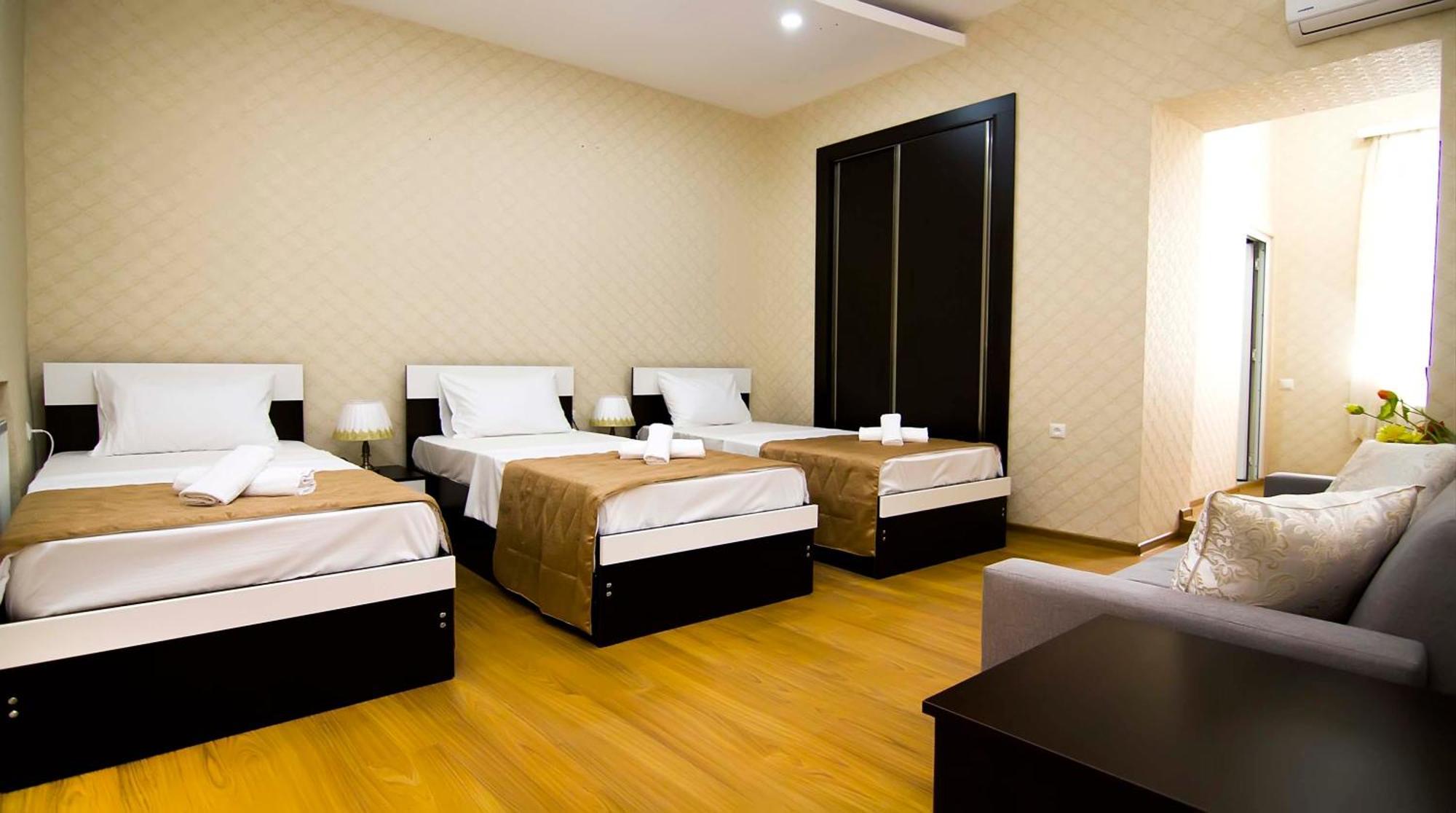 Hotel Care Inn Tbilisi Esterno foto