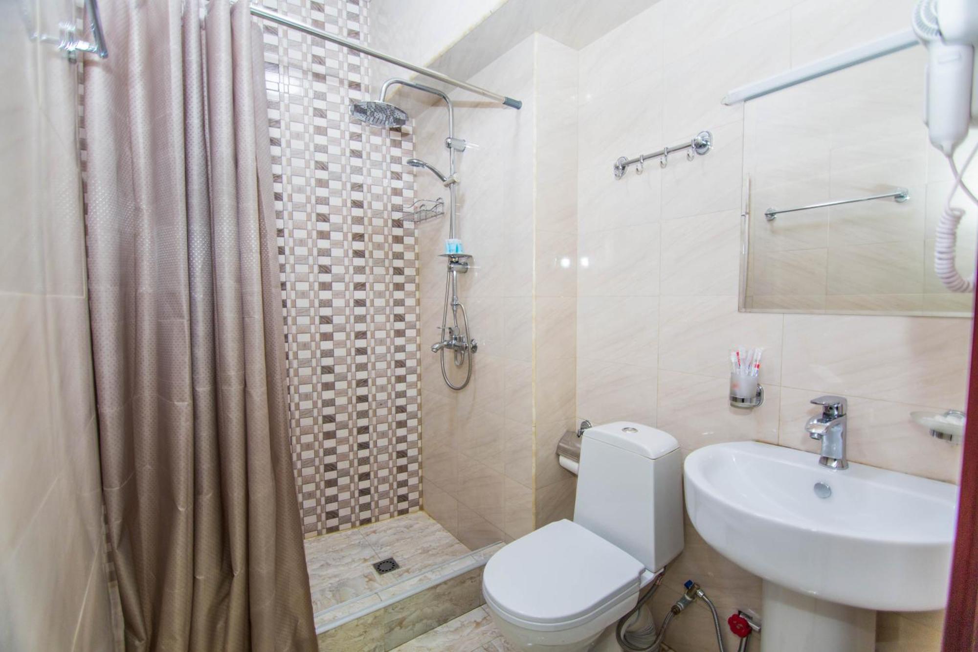 Hotel Care Inn Tbilisi Esterno foto