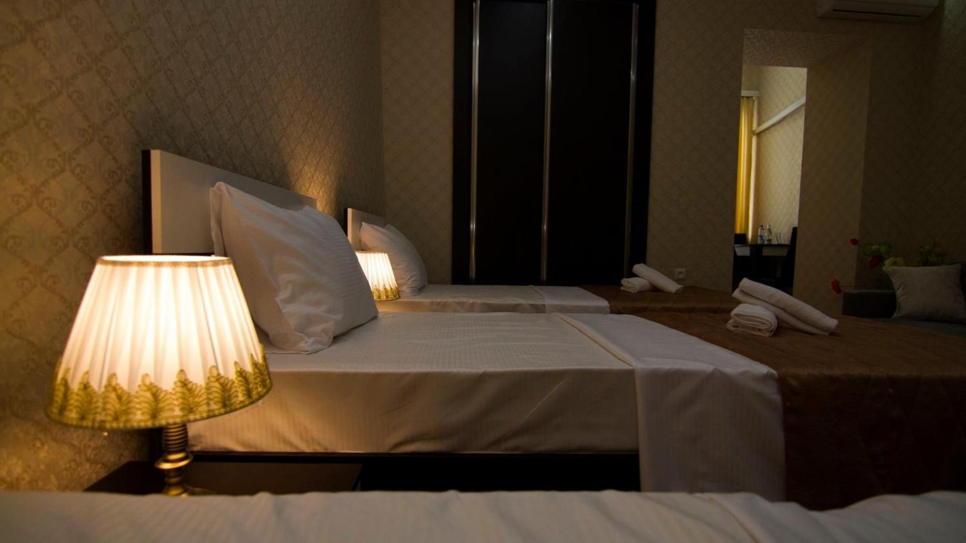 Hotel Care Inn Tbilisi Esterno foto