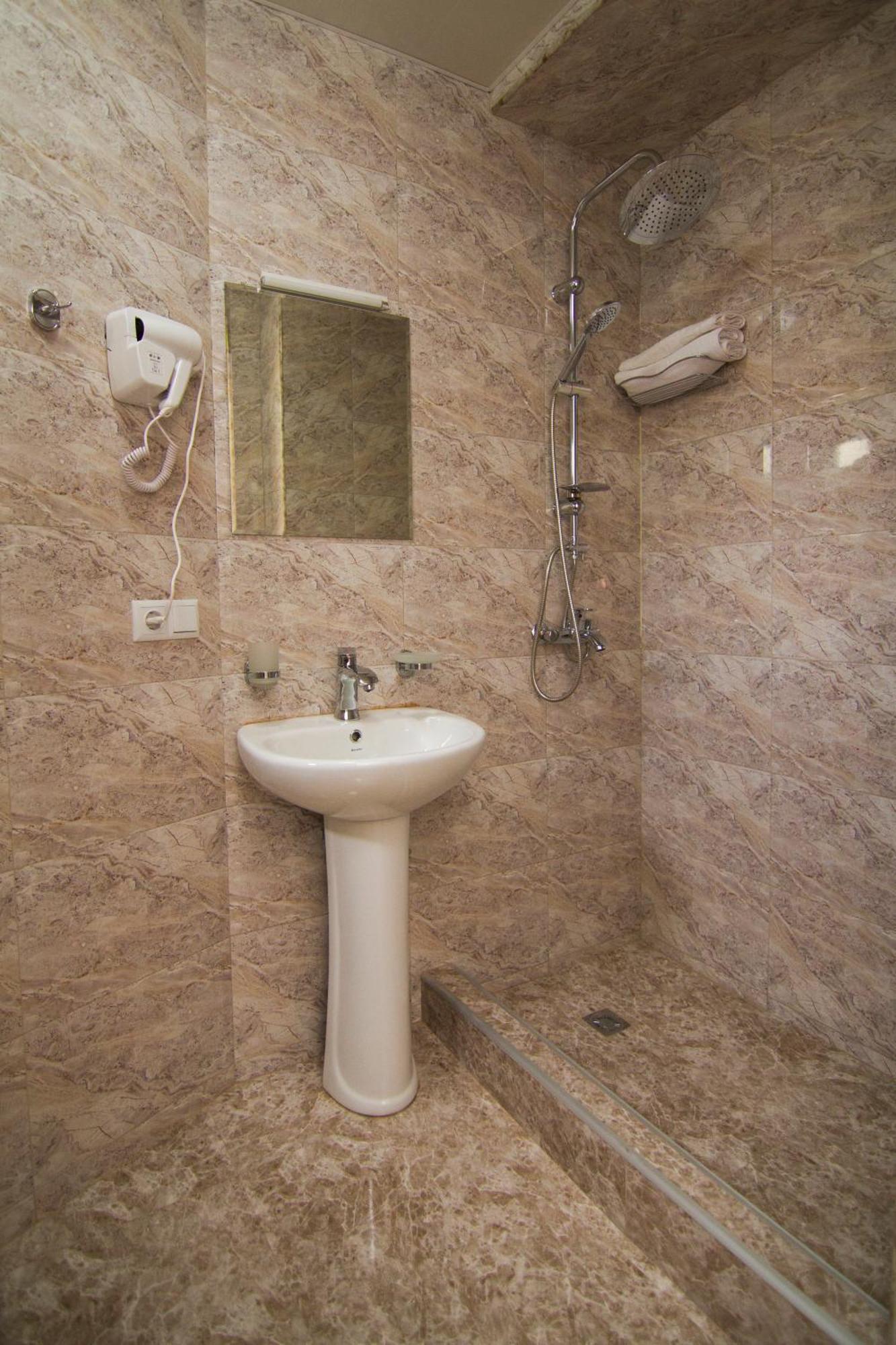 Hotel Care Inn Tbilisi Esterno foto