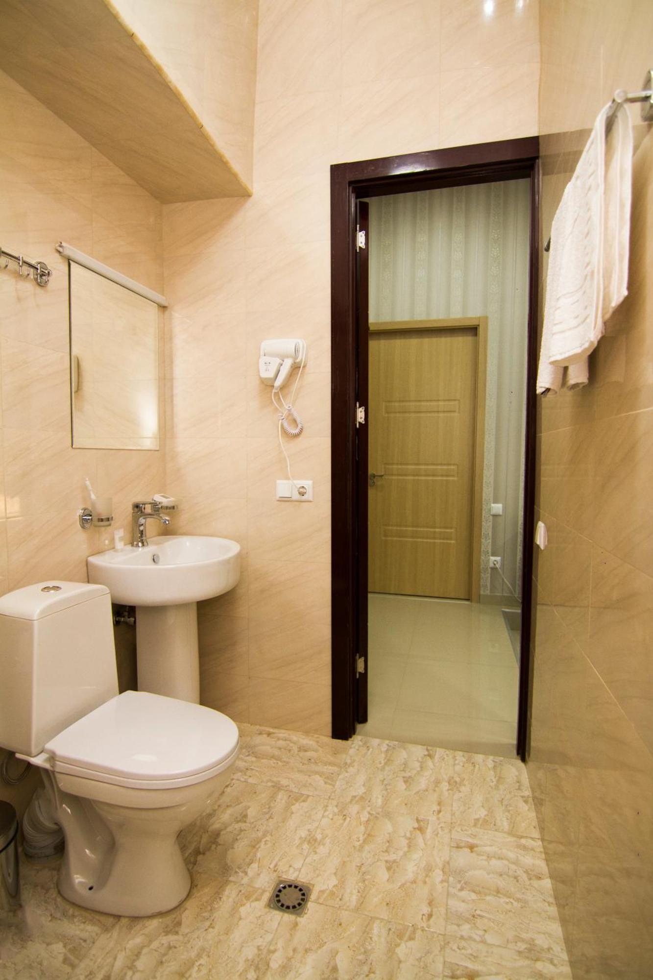 Hotel Care Inn Tbilisi Esterno foto