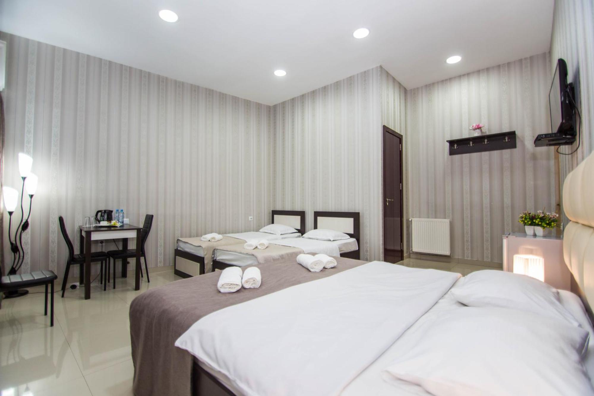 Hotel Care Inn Tbilisi Esterno foto