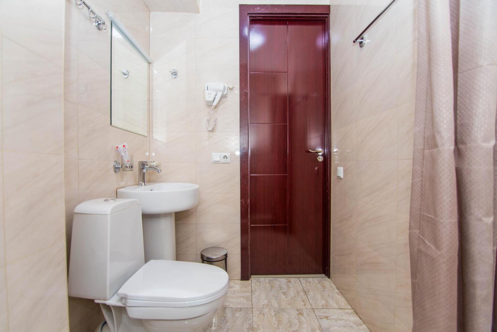 Hotel Care Inn Tbilisi Esterno foto