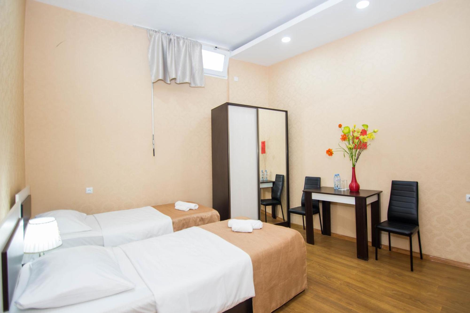 Hotel Care Inn Tbilisi Esterno foto