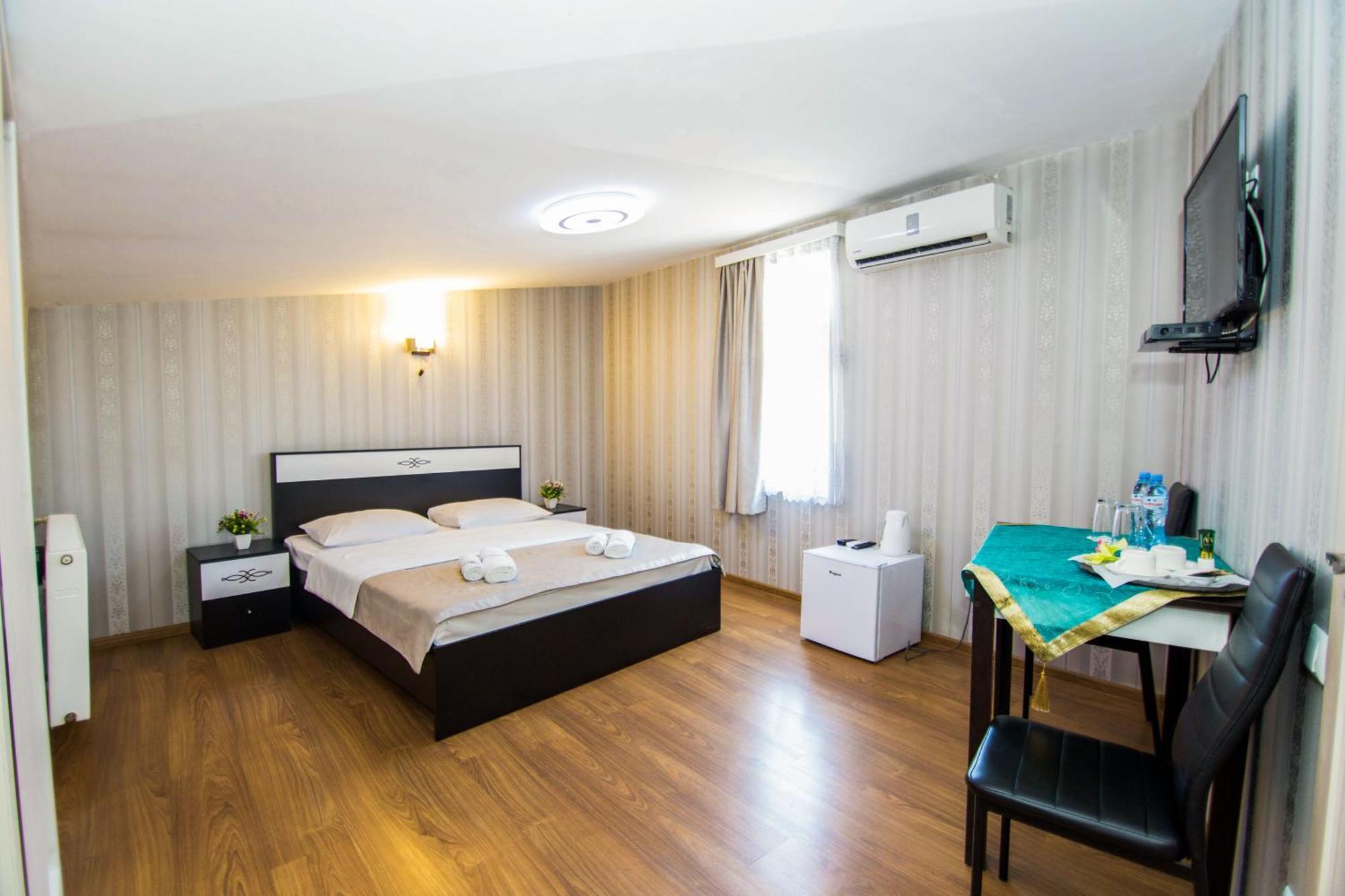 Hotel Care Inn Tbilisi Esterno foto