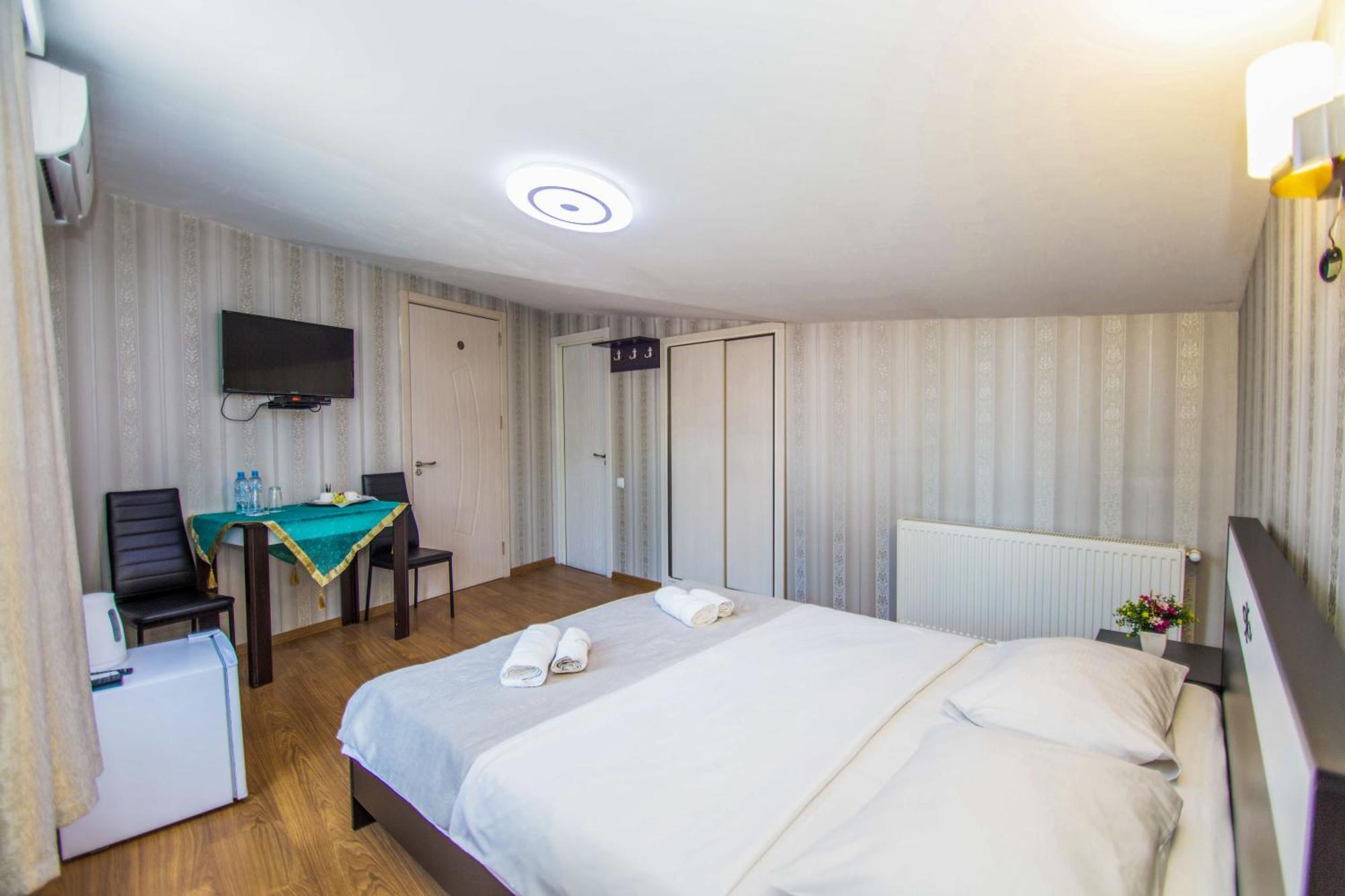 Hotel Care Inn Tbilisi Esterno foto