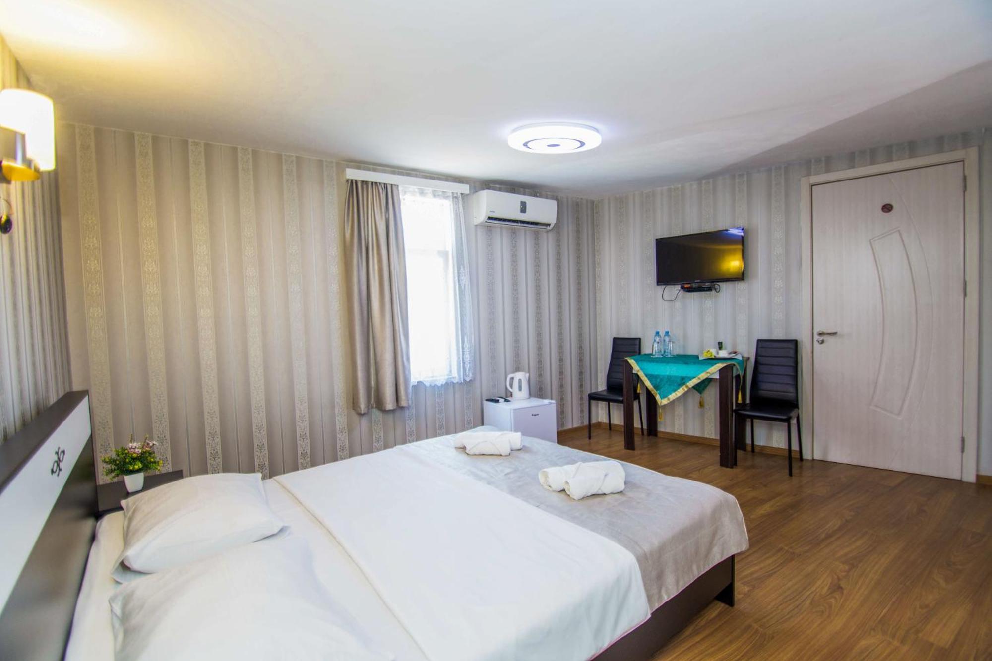 Hotel Care Inn Tbilisi Esterno foto
