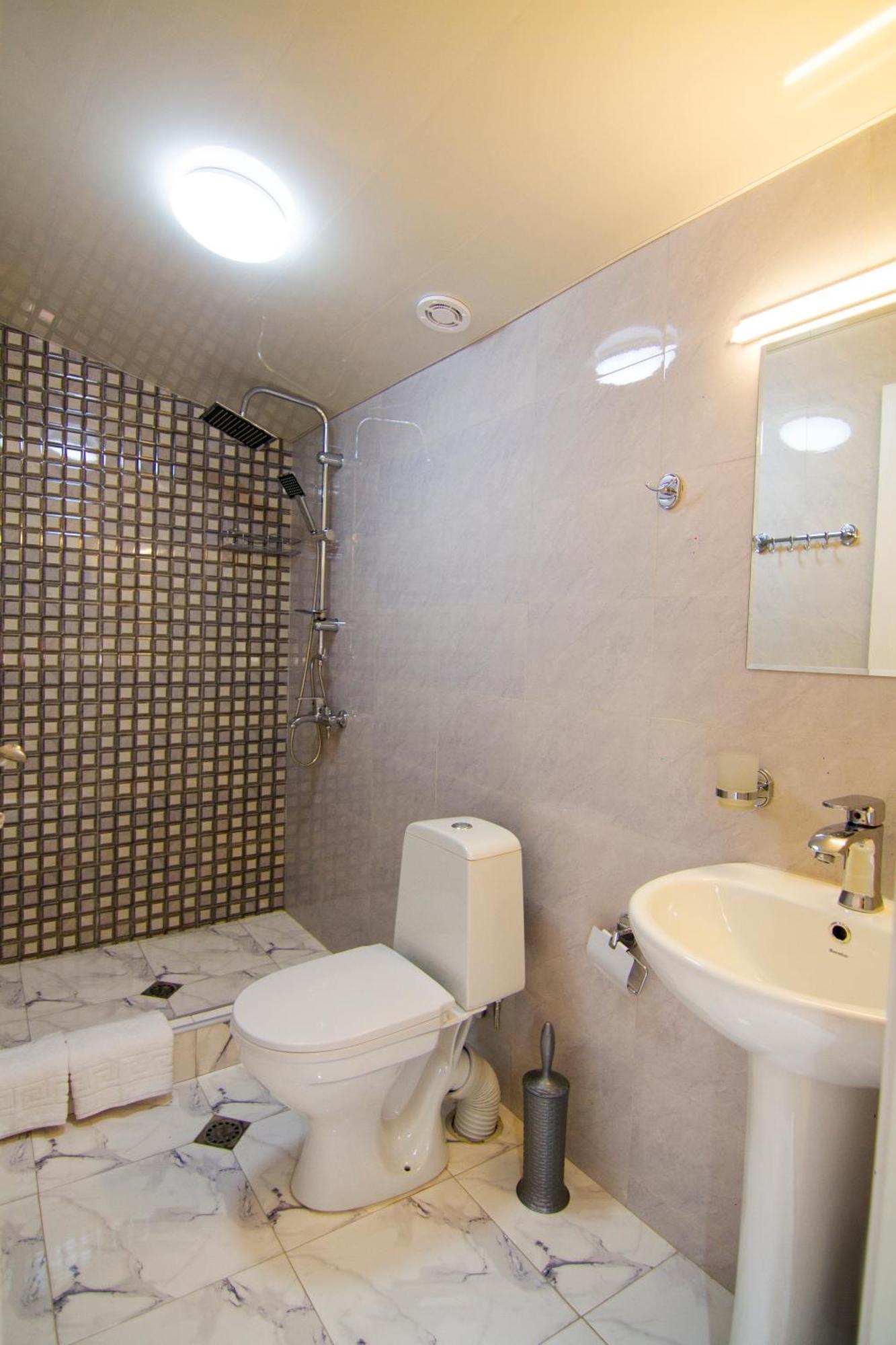Hotel Care Inn Tbilisi Esterno foto