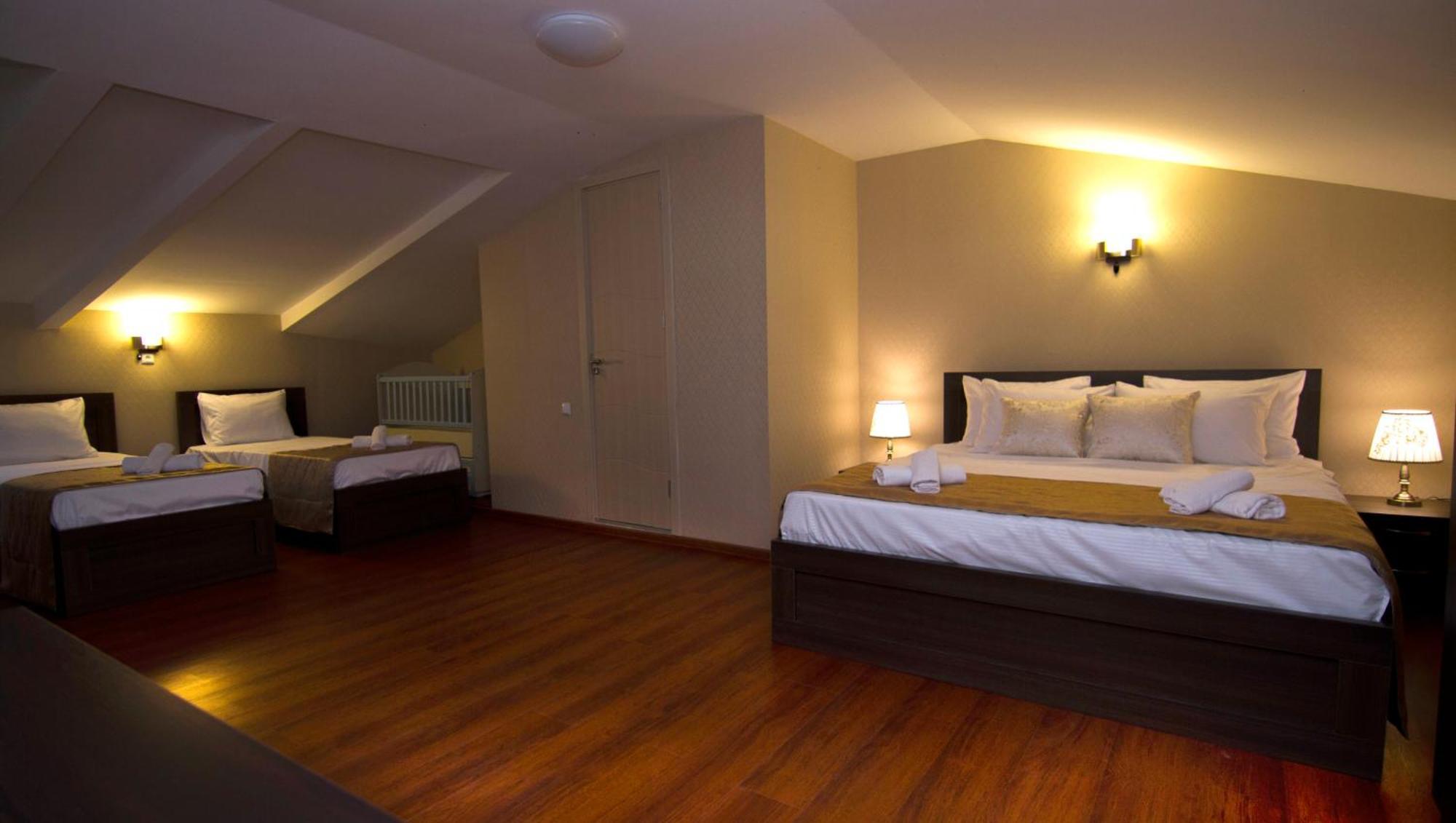 Hotel Care Inn Tbilisi Esterno foto