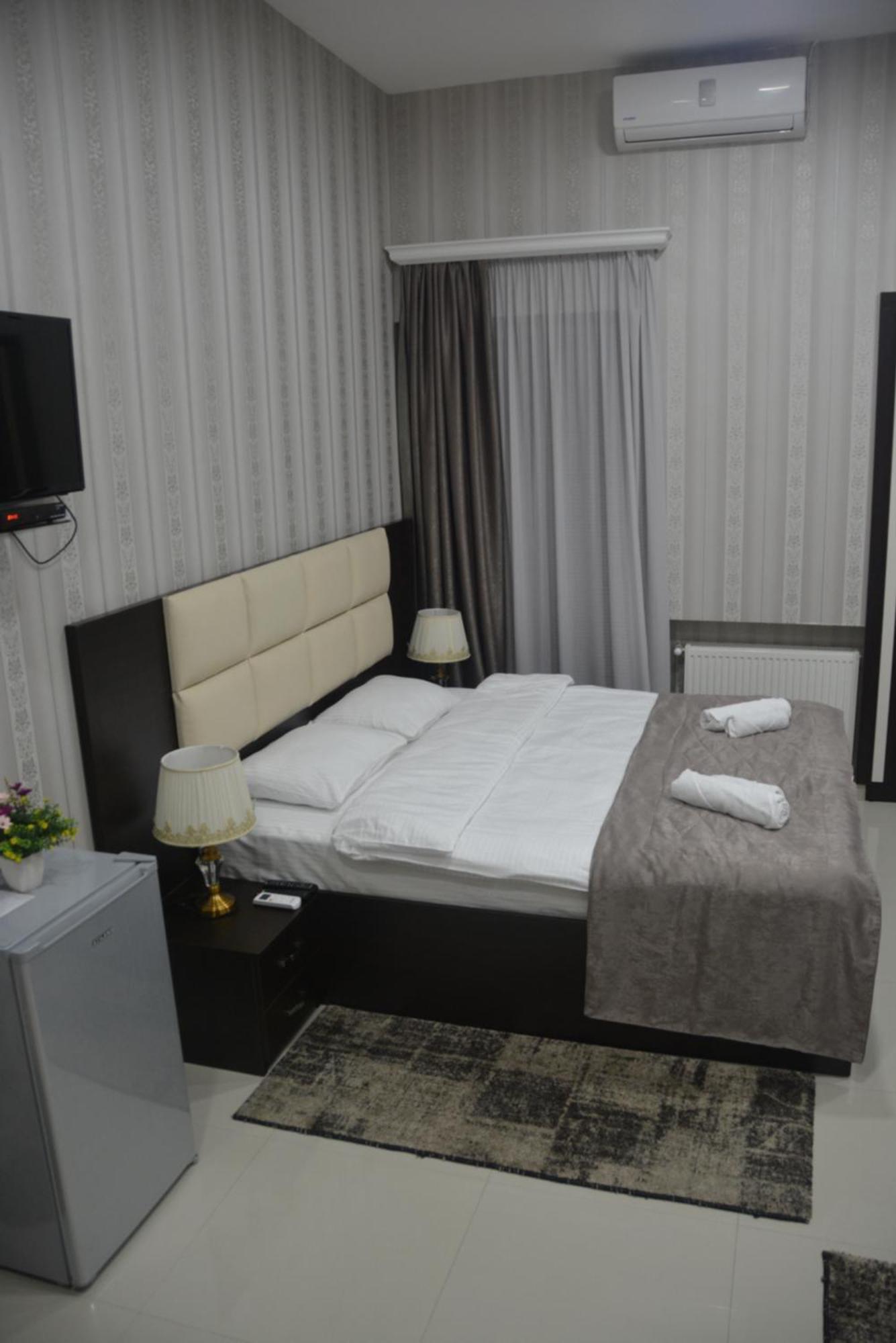 Hotel Care Inn Tbilisi Esterno foto