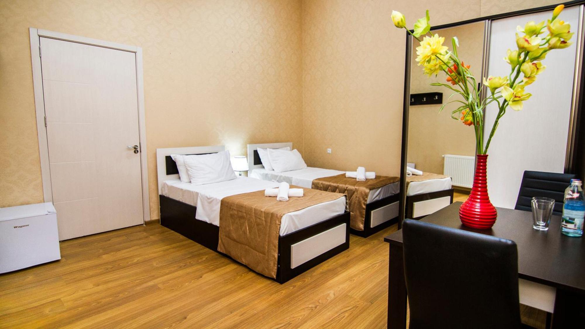 Hotel Care Inn Tbilisi Esterno foto